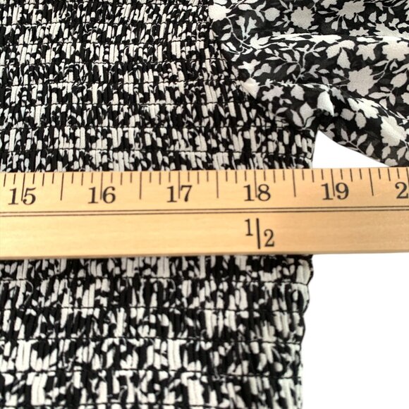 Torrid black white floral Babydoll Chiffon Smocked 3/4 sleeve Top plus Size 2X - Picture 5 of 8